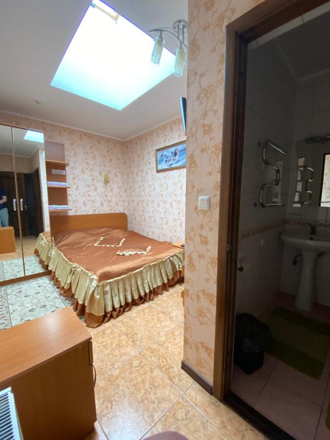 Золотий Лев Hotel Zvenyhorodka Exterior photo